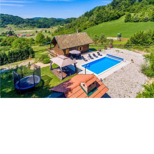 Nice Home In Krapinske Toplice With 2 Bedrooms, Private Swimming Pool And Outdoor Swimming Pool