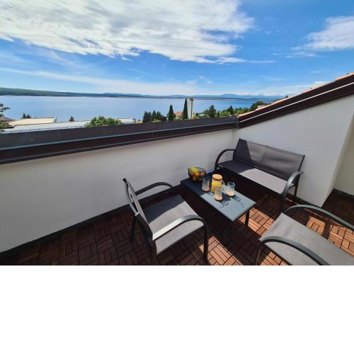 Romantic Luxury apartments close to Sandy and pebble beach