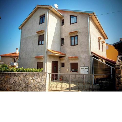 Simplistic Apartment in Malinska near the Sea