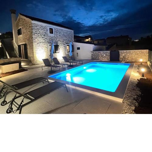 Stone House Luna