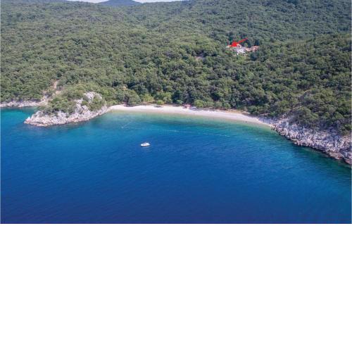 Stunning home in Cres with 2 Bedrooms, Jacuzzi and Outdoor swimming pool