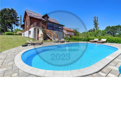 Stunning home in Pustodol with Jacuzzi, WiFi and 3 Bedrooms