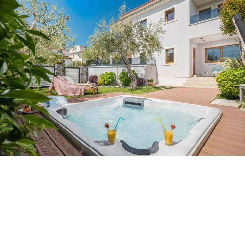 Stunning home in Rovinj with 2 Bedrooms, Jacuzzi and WiFi