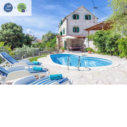 Villa Bonaca with private pool just few steps from the sea