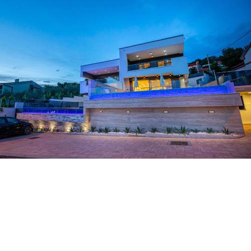 Villa Marassi with Heated Pool, Hot Tub and Sauna