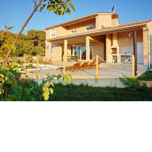 Villa Mira
